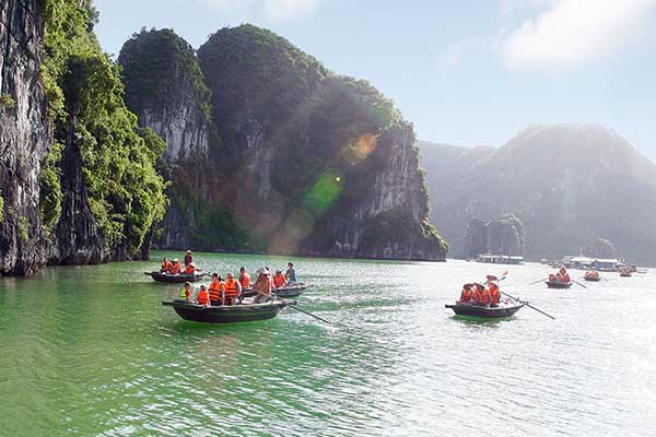 The best spots for Kayaking in Halong Bay