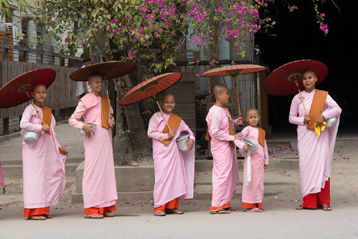 10 Ways to Avoid Offending Burmese Culture