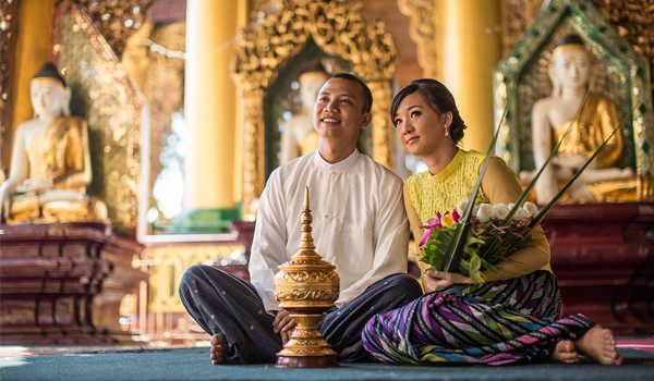 Tourists on Myanmar Tours to Find the Traditional Clothes Attractive