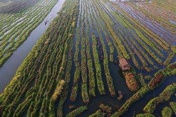 Flying over Inle Lake, Myanmar by Hot Air Balloon
