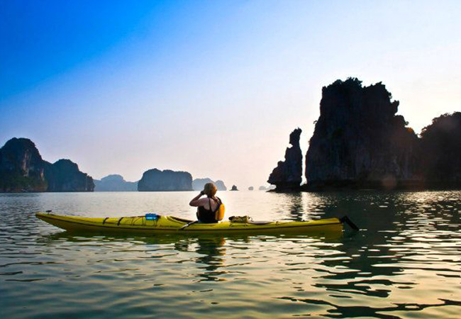 Kayaking in Halong bay – An exciting form of discover you should not miss
