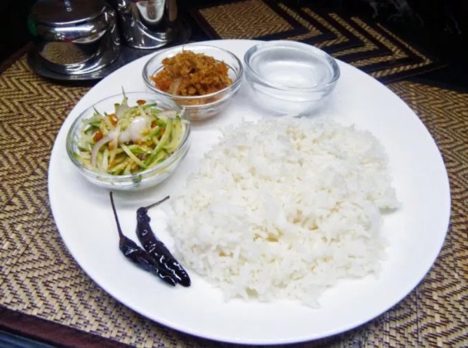Enjoy Thingyan Food in your Myanmar Luxury Tours