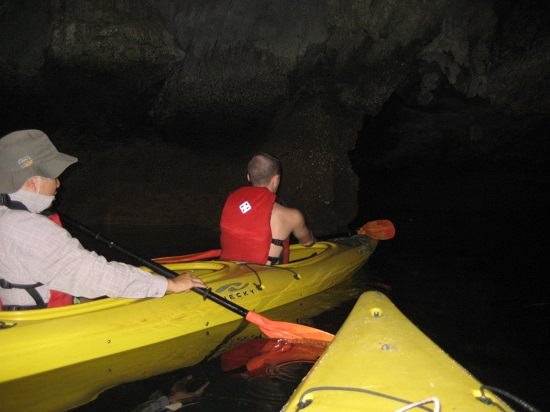 Kayak in Halong cave