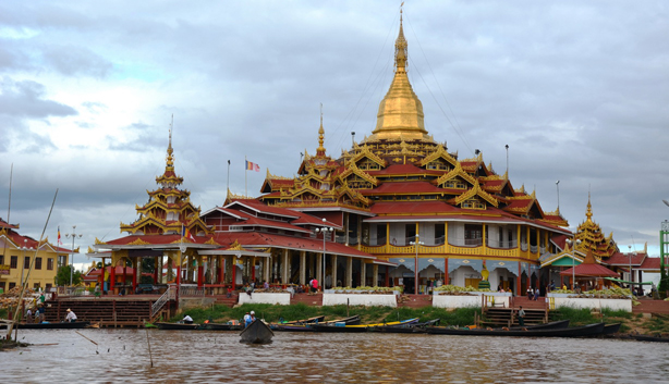Phaung Daw Oo pagoda - Inle lake