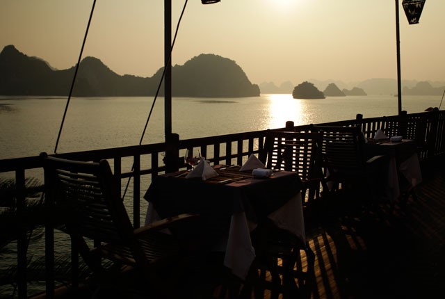Violet Halong Cruise Being Worth Taken to Enjoy an Active Travel Vietnam