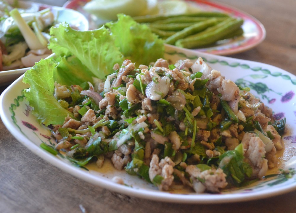 larb-moo-minced-meat-salad-laos-food